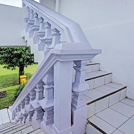 Oyo Life 91127 Wisma Sukajadi Syariah Perabumulih 외부 사진