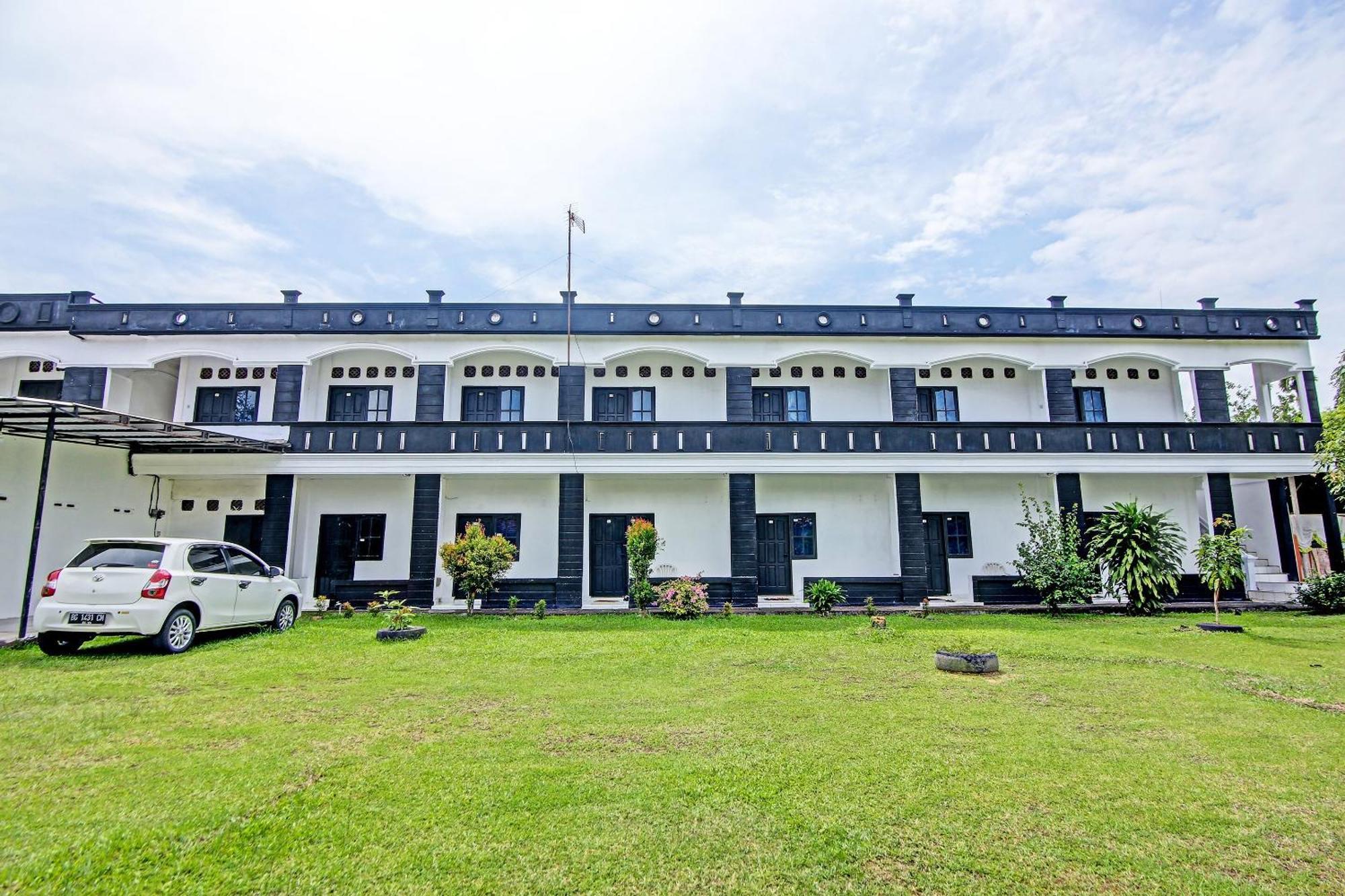 Oyo Life 91127 Wisma Sukajadi Syariah Perabumulih 외부 사진